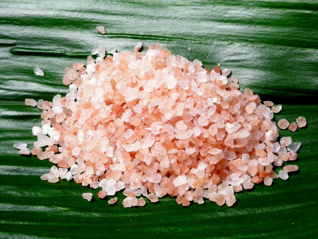 1000g 　アンティアンのバスソルトに使用していますヒマラヤ岩塩ピンクソルト 2〜4mm粒　手作りバスソルトに！そのままでも、精油やホホバオイルを加えてオリジナルバスソルトにも！